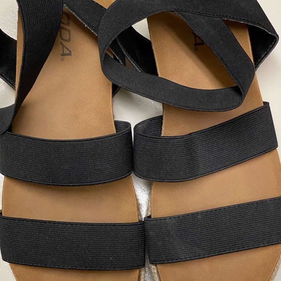 Soda Espadrilles with black stretchy bands. Size 8 - Picture 3 of 5